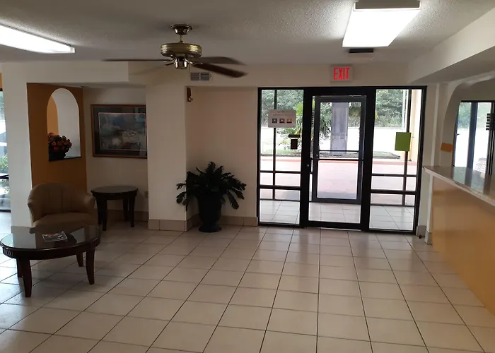 Days Inn & Suites By Wyndham Brewton